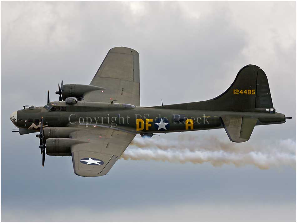 Boeing B17 Flying Fortress sally B